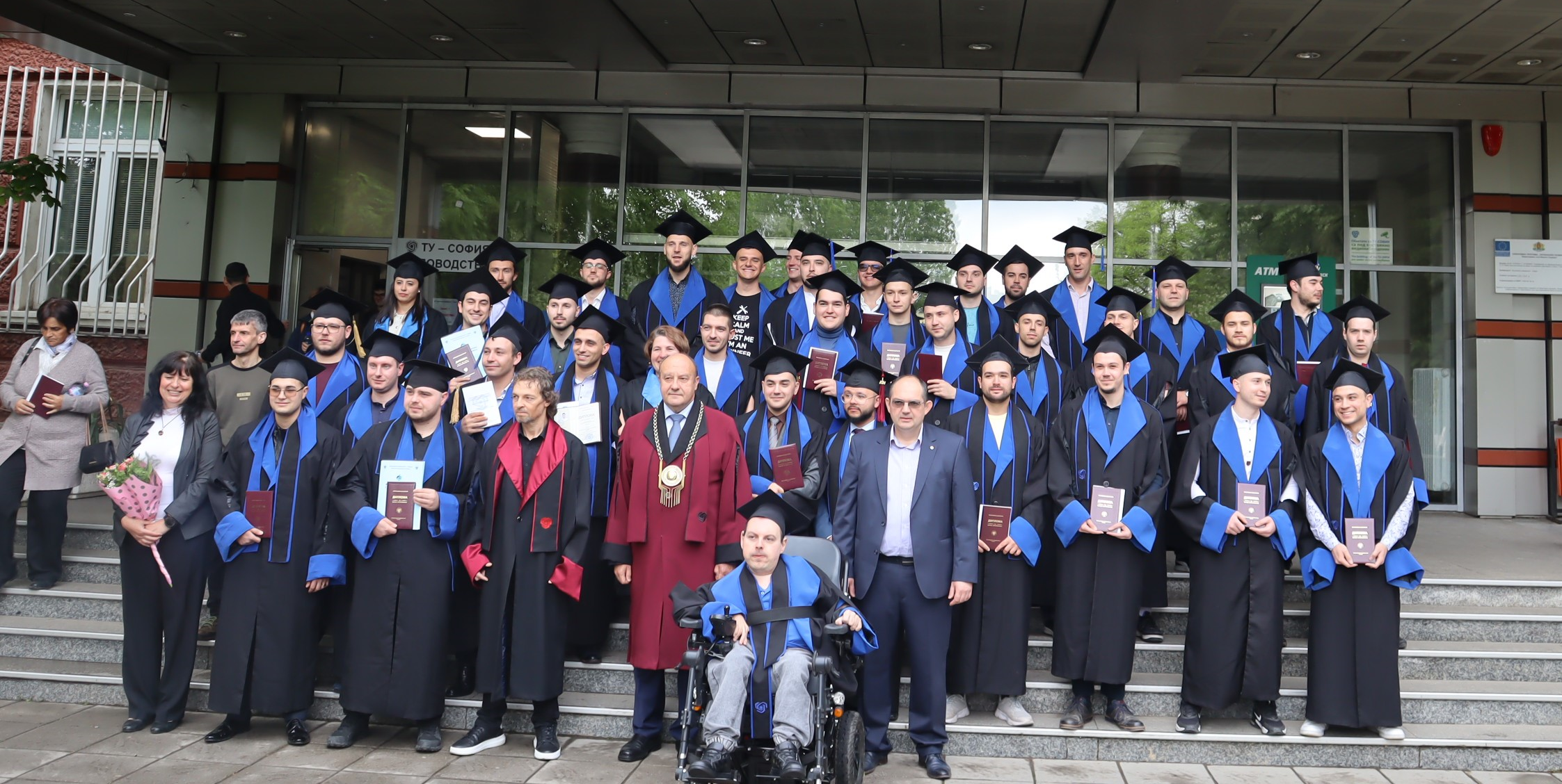 На тържествена церемония бяха връчени дипломите на бакалаврите и магистрите от випуск 2023 на Факултет „Автоматика“